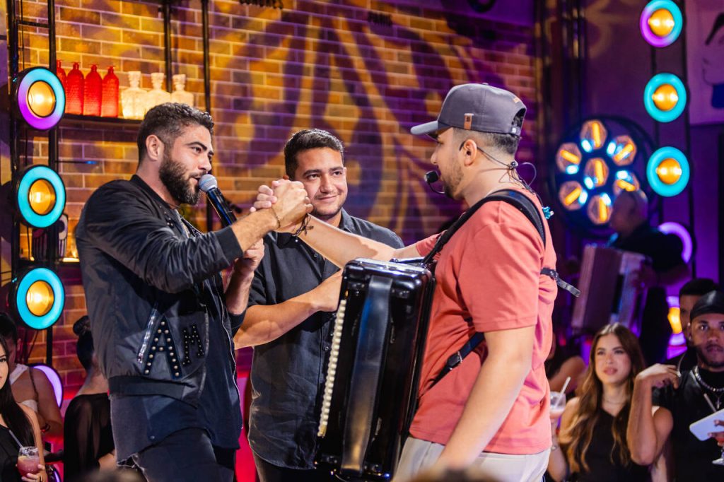 Henrique & Juliano Henrique & Juliano unem as apostas Grelo e Patrick Costa em novo single "Não Era Pra Ir Mas Eu Vou" Henrique & Juliano Henrique & Juliano unem as apostas Grelo e Patrick Costa em novo single "Não Era Pra Ir Mas Eu Vou"
