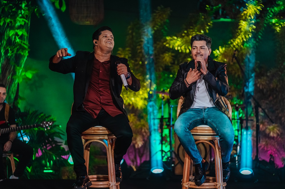 Roger Lemer Roger Lemer lança DVD Acusticado Sertanejo com Gabriel Roger Lemer Roger Lemer lança DVD Acusticado Sertanejo com Gabriel