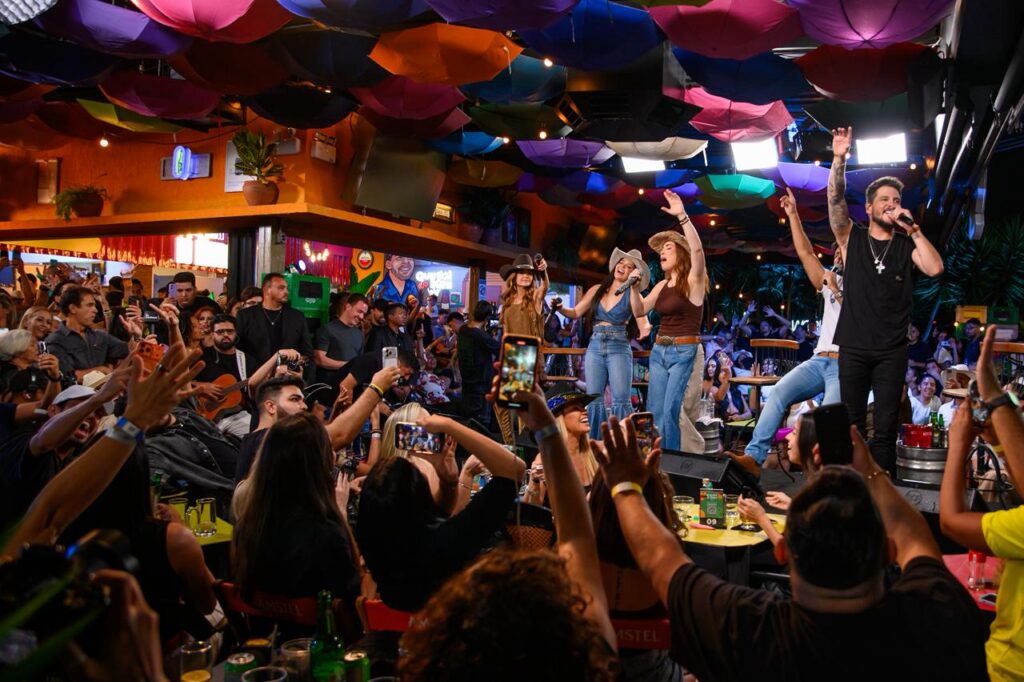Maiara & Maraisa Maiara & Maraisa e Naiara Azevedo lançam "Sertanejo Série A" Maiara & Maraisa Maiara & Maraisa e Naiara Azevedo lançam "Sertanejo Série A"