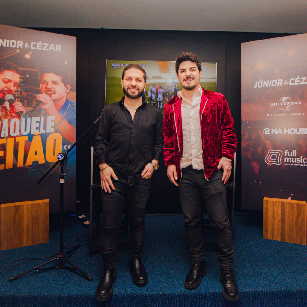 Júnior Júnior & Cézar recebem certificação Diamante por sucesso Júnior Júnior & Cézar recebem certificação Diamante por sucesso