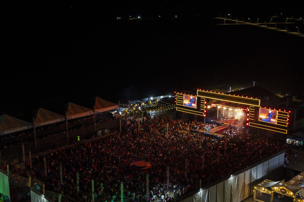 Zezé Di Camargo Zezé Di Camargo arrasta multidões em maratona de shows Zezé Di Camargo Zezé Di Camargo arrasta multidões em maratona de shows