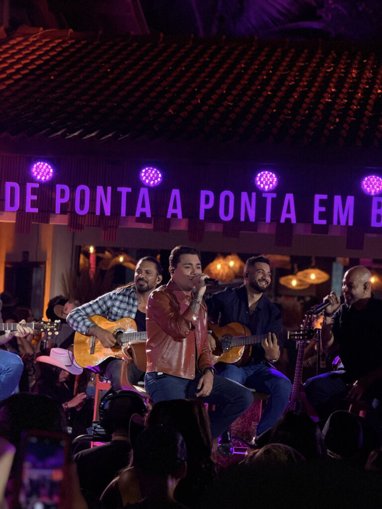 Felipe Araújo Felipe Araújo grava DVD “De Ponta a Ponta” no Parque do Peão com 22 faixas inéditas Felipe Araújo Felipe Araújo grava DVD “De Ponta a Ponta” no Parque do Peão com 22 faixas inéditas